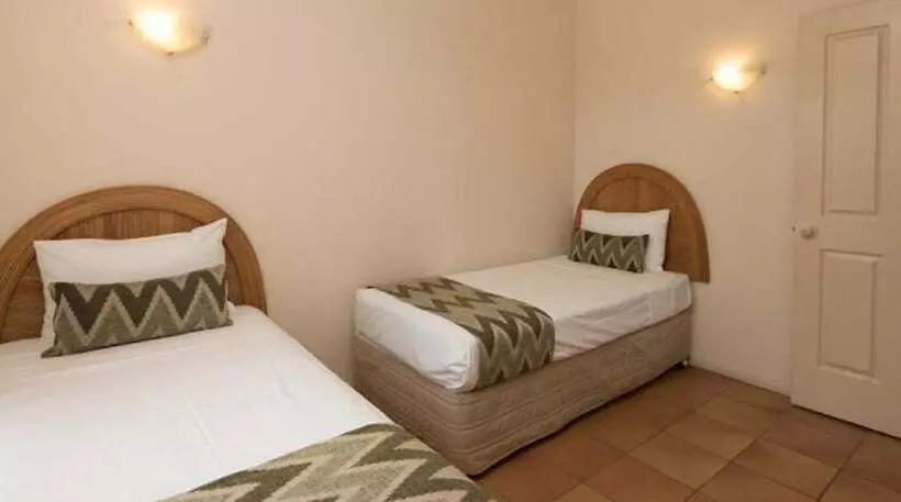 Tropic Towers Apartments