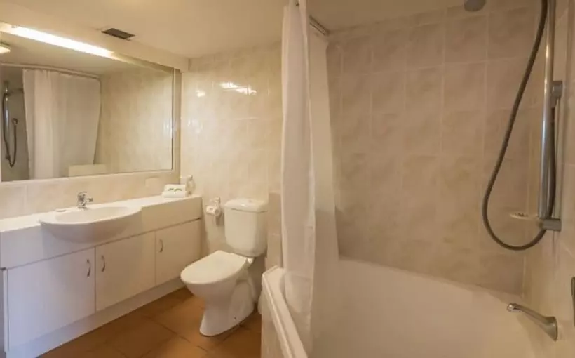 Tropic Towers Apartments