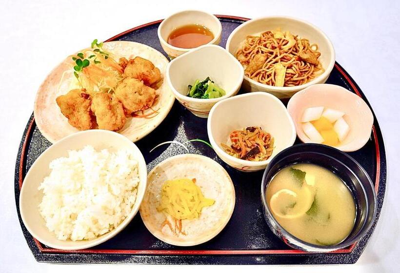 Otel Hiroshima Ekimae Universal