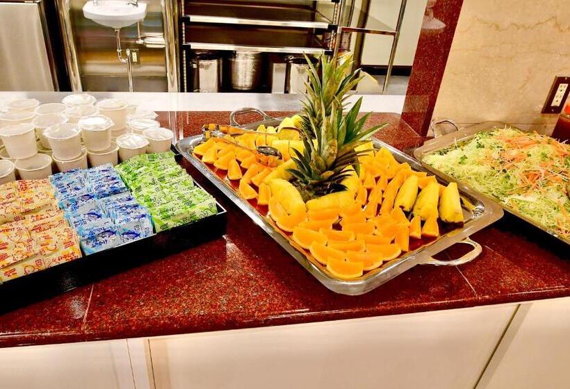 Otel Hiroshima Ekimae Universal