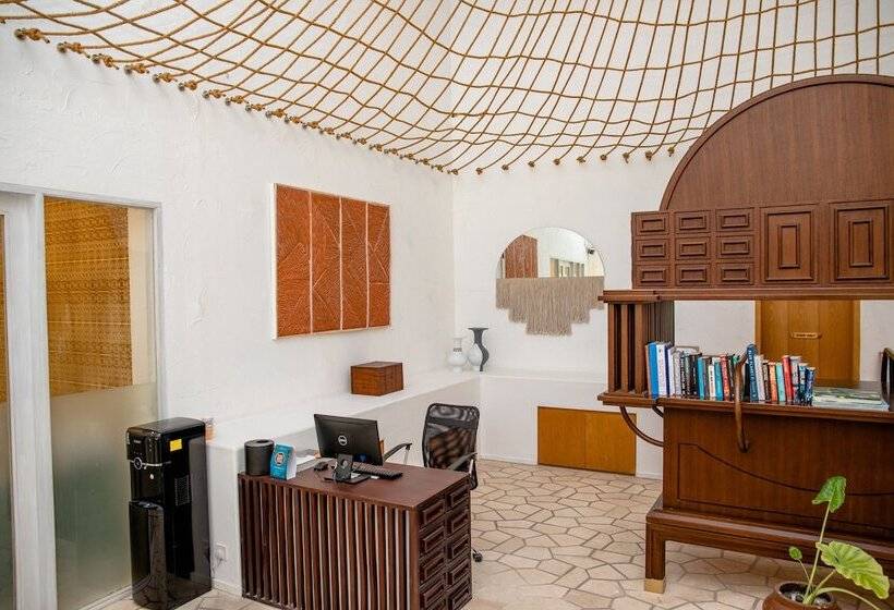 Отель Sirru Fen Fushi Private Lagoon Resort