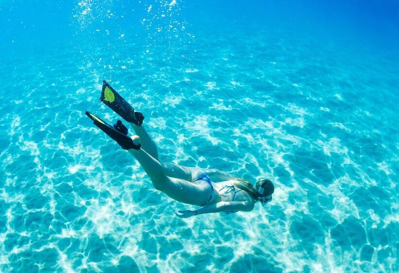 Отель Sirru Fen Fushi Private Lagoon Resort