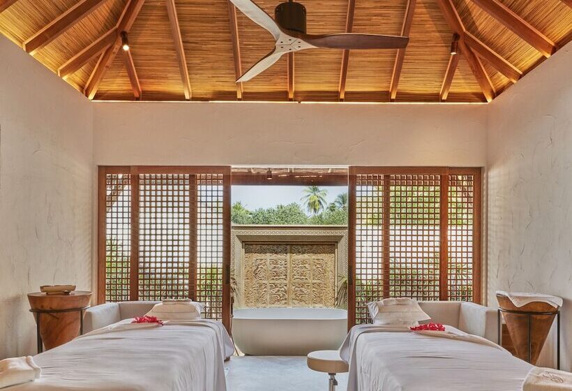 Отель Sirru Fen Fushi Private Lagoon Resort