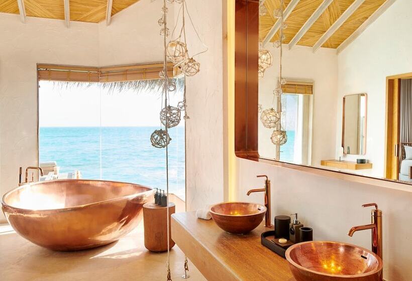 Отель Sirru Fen Fushi Private Lagoon Resort