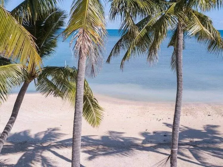 فندق First Landing Beach Resort & Villas