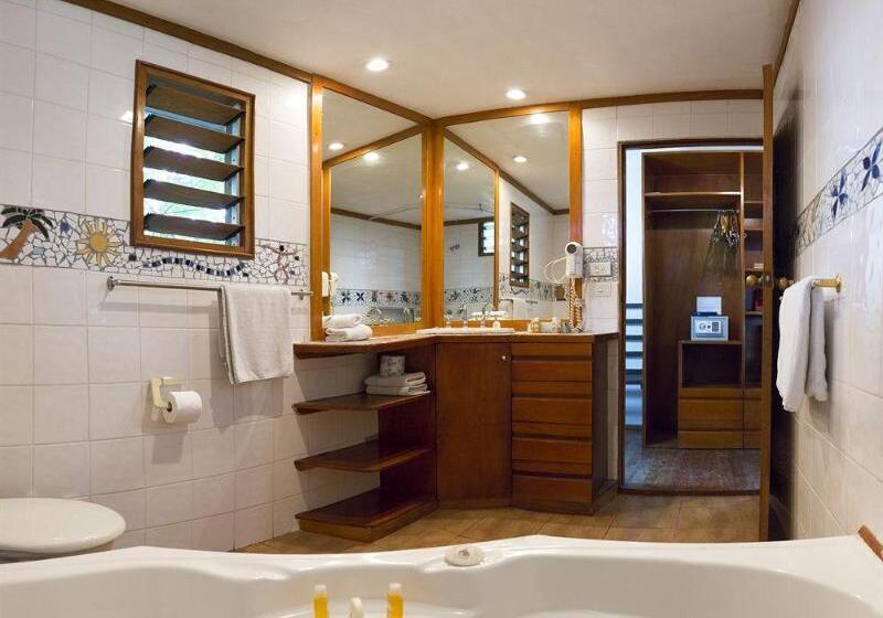 בית מלון כפרי First Landing Beach Resort & Villas