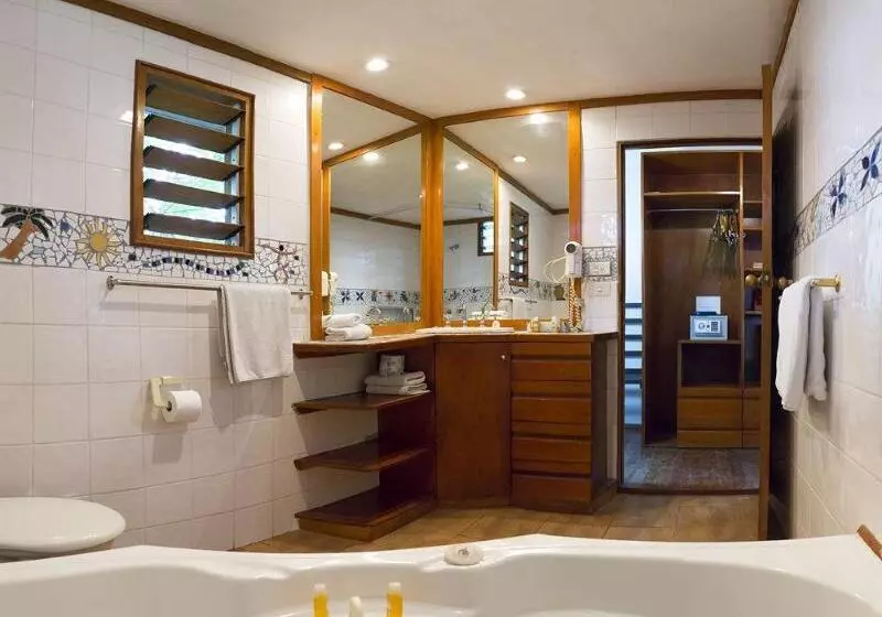 فندق First Landing Beach Resort & Villas