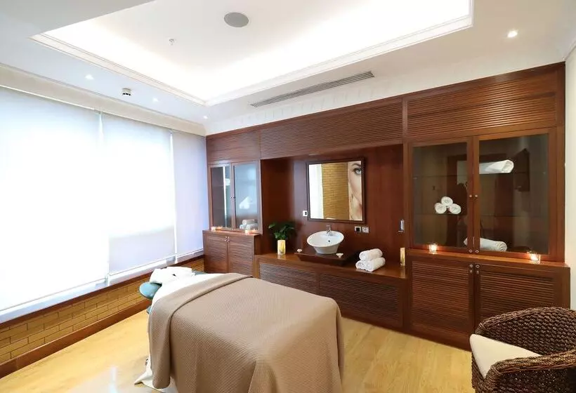 هتل Al Habtoor Grand