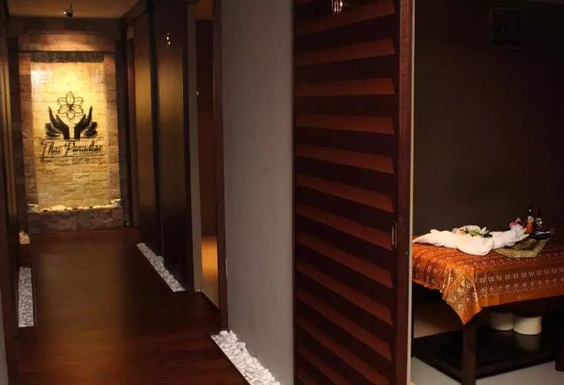 Pacific Regency Hotel Suites