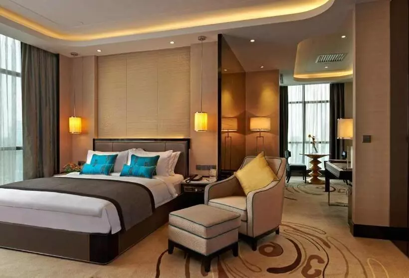 Pacific Regency Hotel Suites