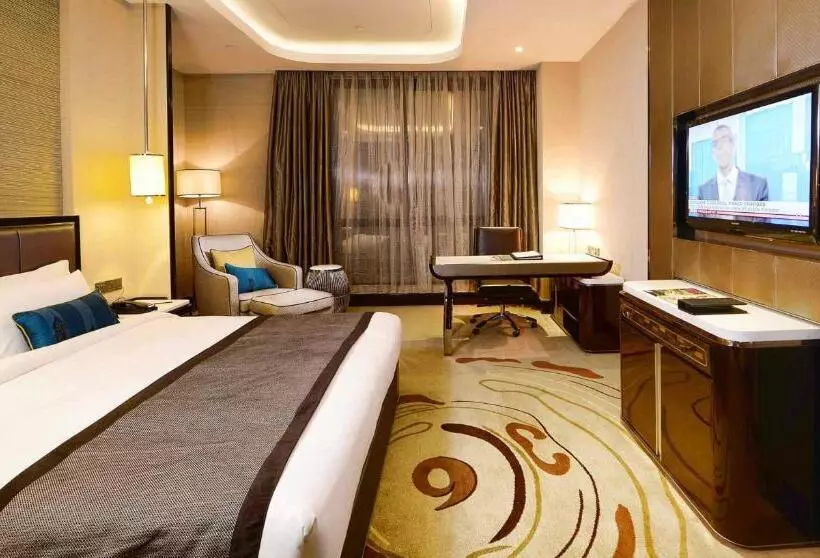 Pacific Regency Hotel Suites