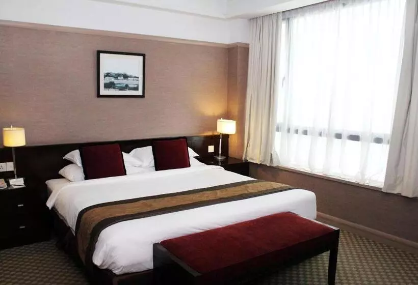 Pacific Regency Hotel Suites