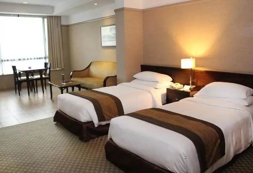 Pacific Regency Hotel Suites