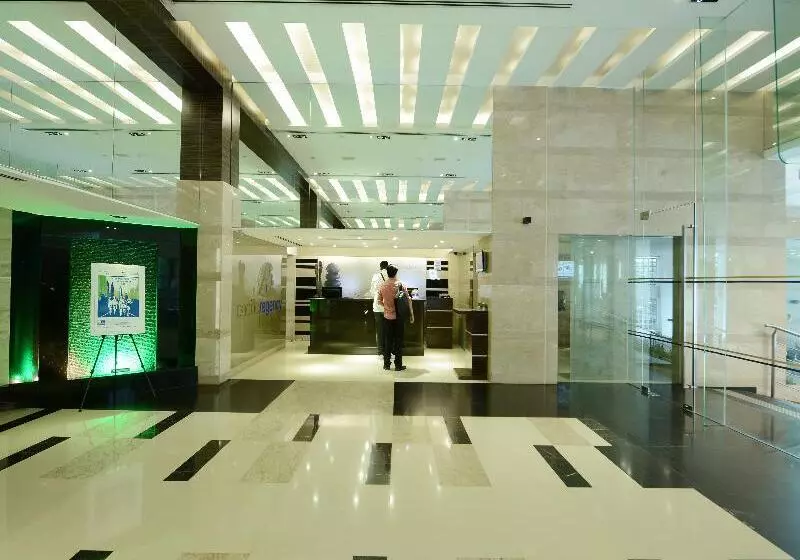 Pacific Regency Hotel Suites