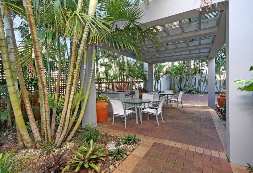 Отель Sovereign On The Gold Coast