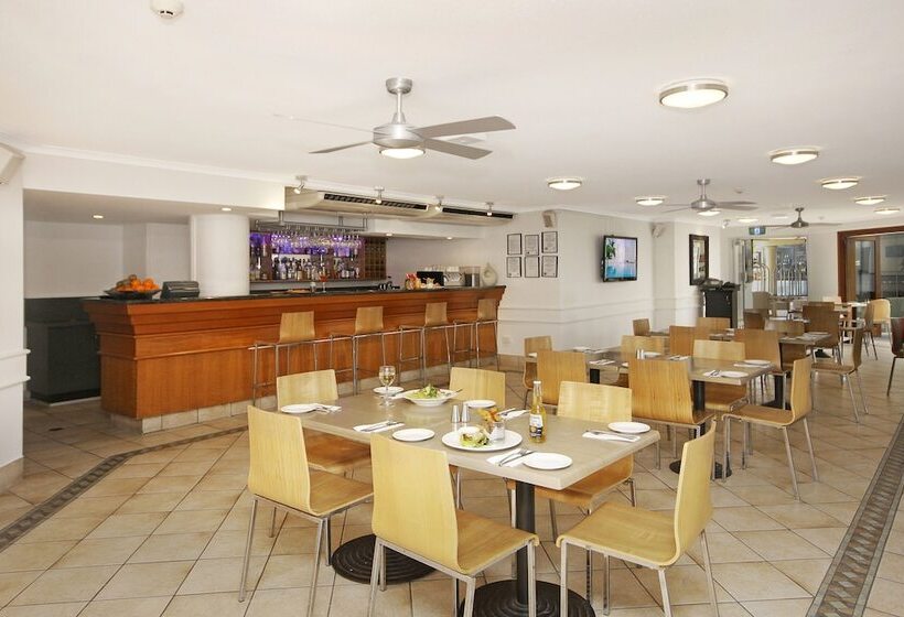 Отель Sovereign On The Gold Coast