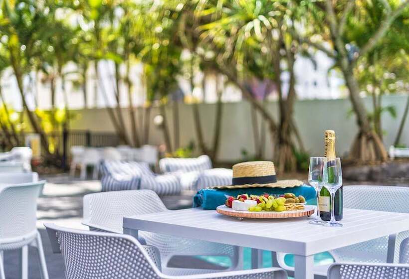 Отель Sovereign On The Gold Coast