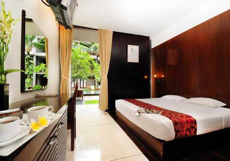 Отель The Oasis Beach Benoa