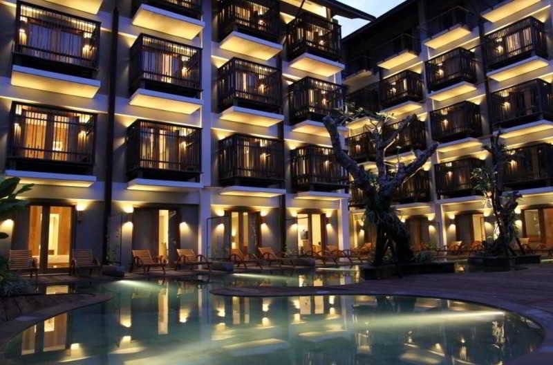 Отель The Oasis Beach Benoa