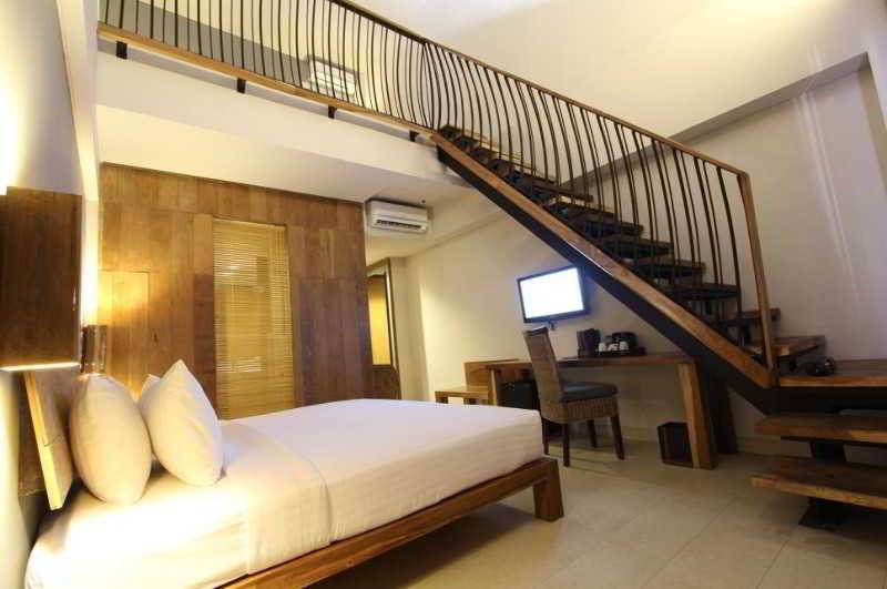 Отель The Oasis Beach Benoa