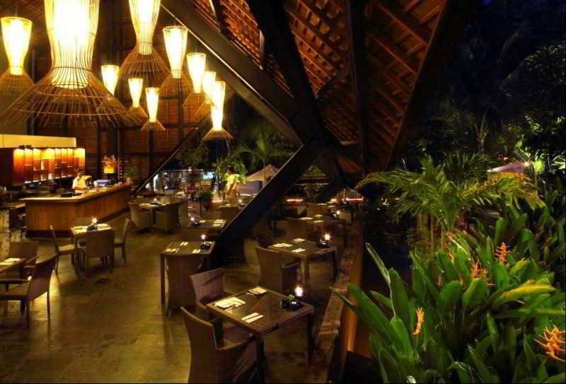 Отель The Oasis Beach Benoa