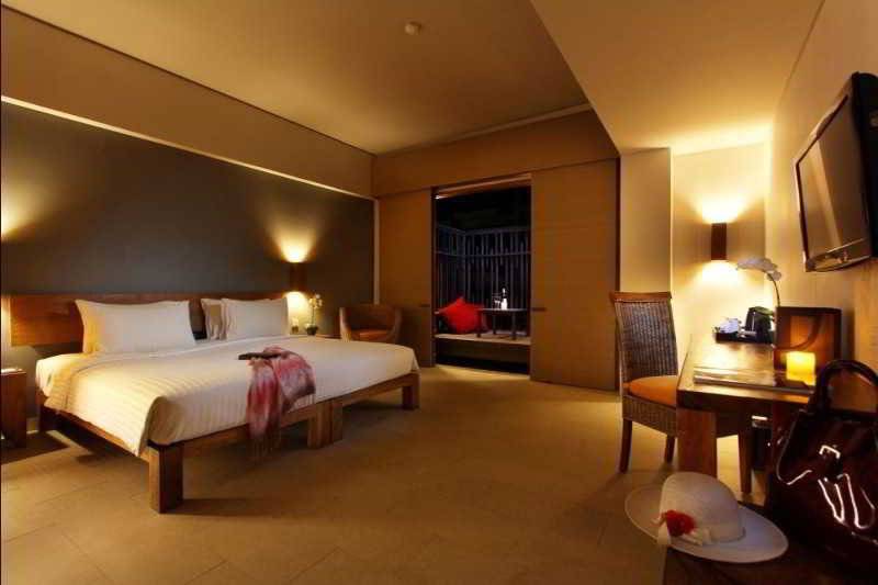 Отель The Oasis Beach Benoa