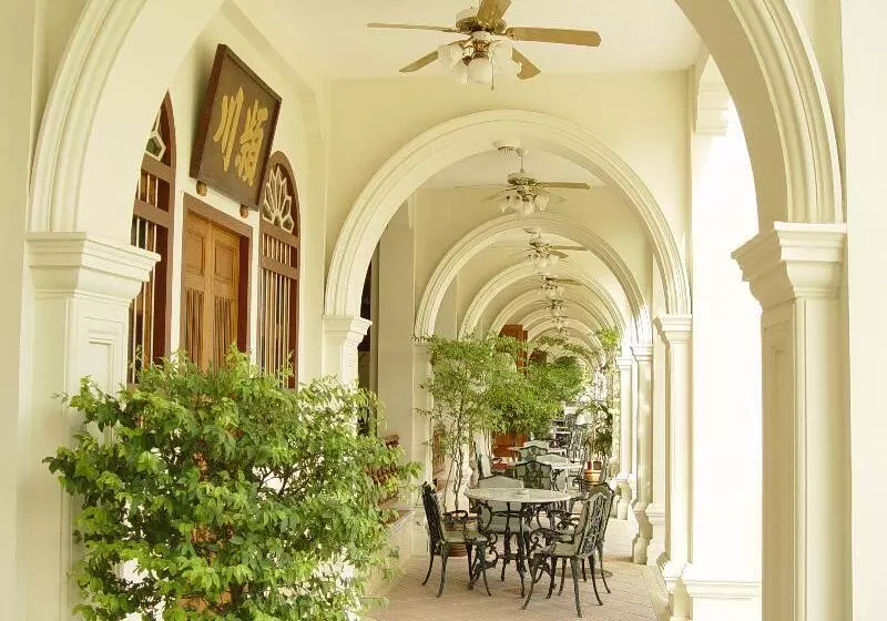 Szálloda The Old Phuket Karon Beach Resort Sha Plus