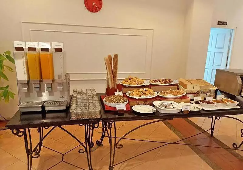 Szálloda The Old Phuket Karon Beach Resort Sha Plus