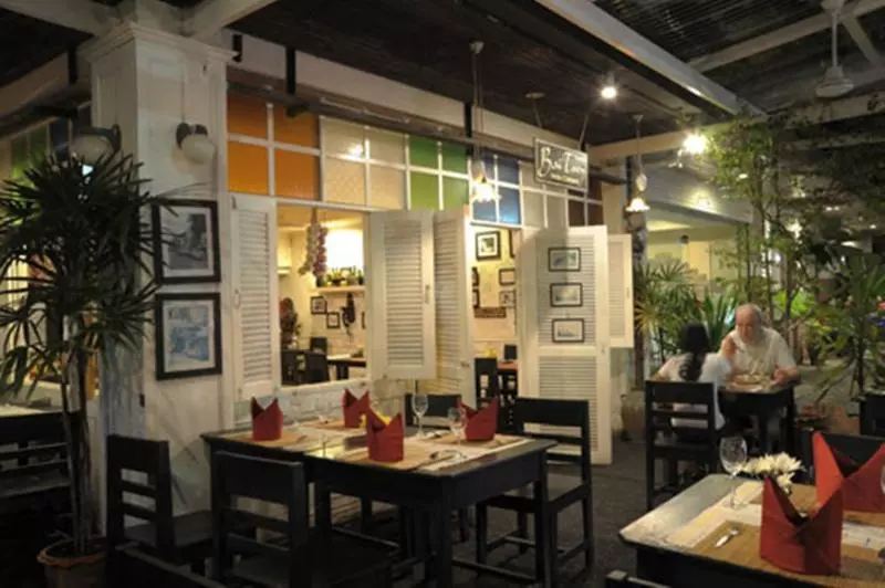 Szálloda The Old Phuket Karon Beach Resort Sha Plus