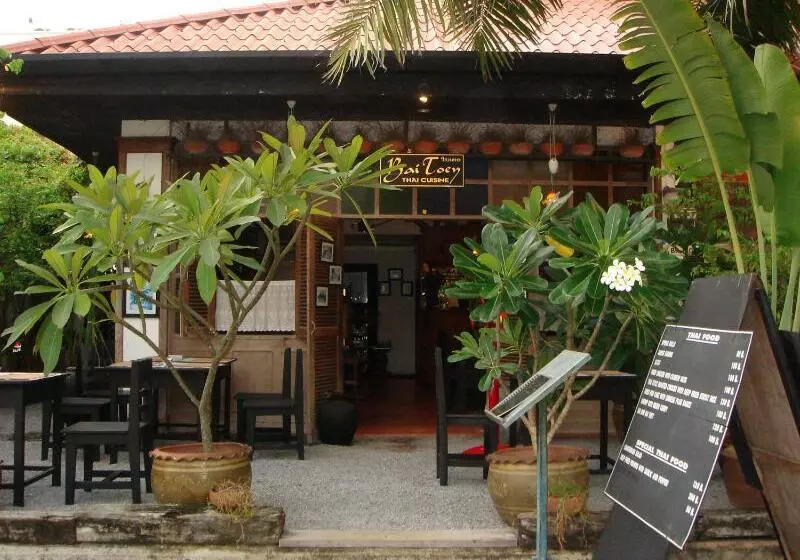 Szálloda The Old Phuket Karon Beach Resort Sha Plus