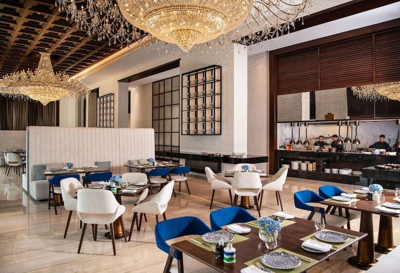 Hotel Al Jaddaf Rotana Suite