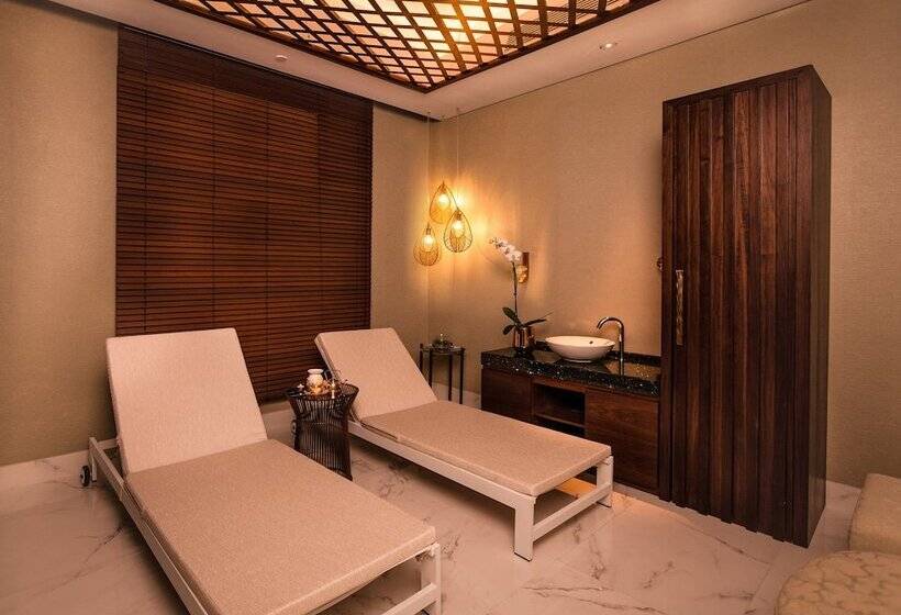 Hotel Al Jaddaf Rotana Suite