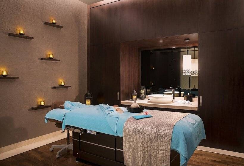 Hotel Al Jaddaf Rotana Suite