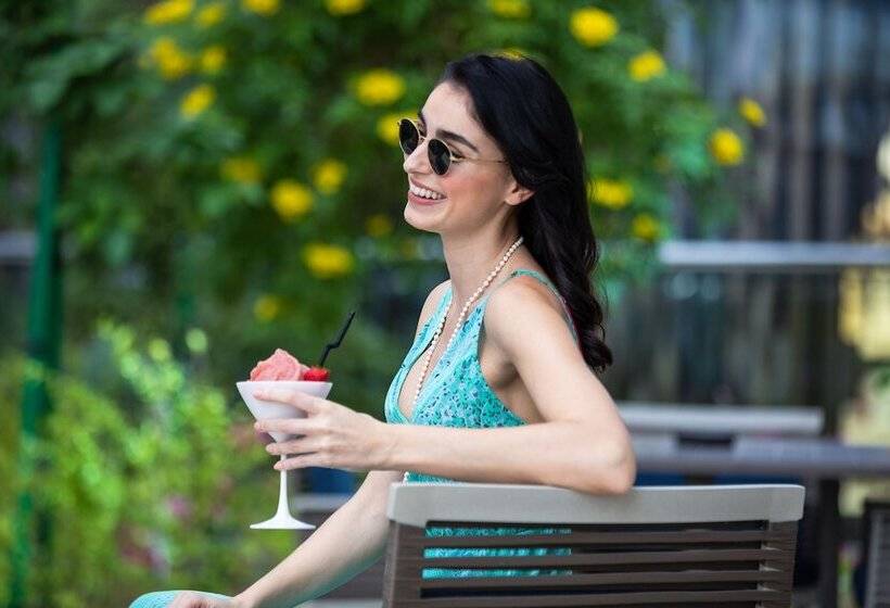 Hotel Al Jaddaf Rotana Suite