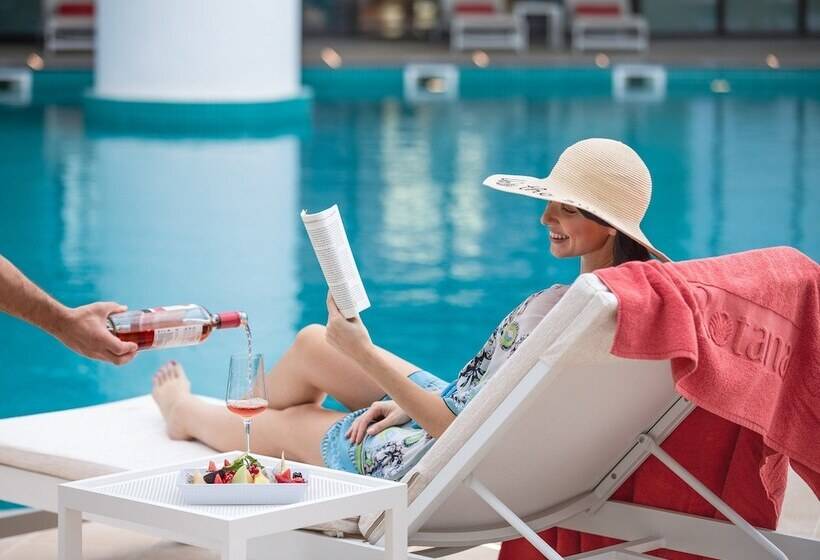 Hotel Al Jaddaf Rotana Suite