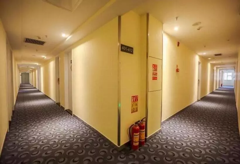 Hotelli 7 Days Inn Yunfu Bus Terminal Yihua International Plaza