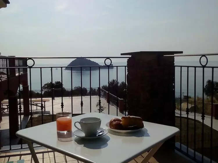 تختخواب و صبحانه Verde Mare