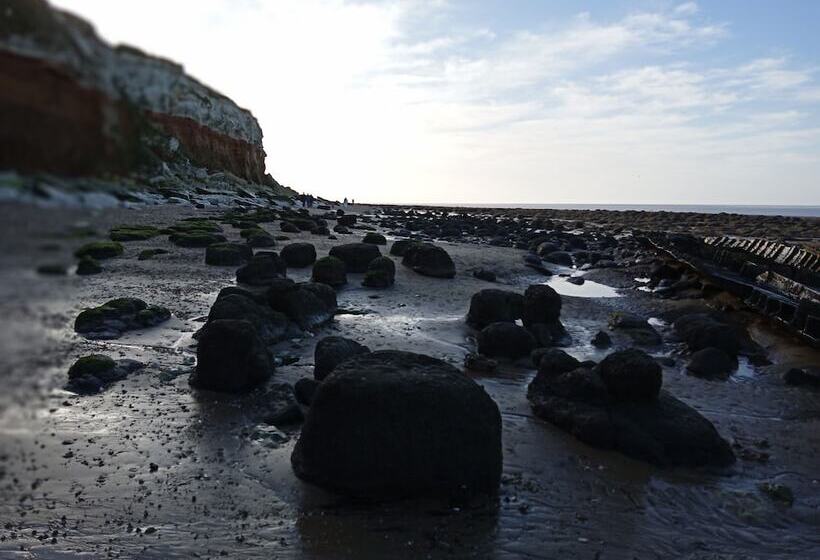 Stunning Driftwood Cottage At Holme Next The Sea