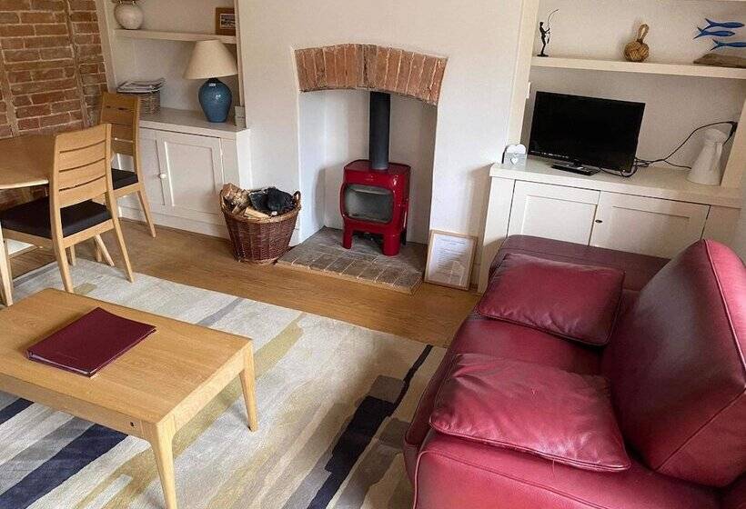 Stunning Driftwood Cottage At Holme Next The Sea