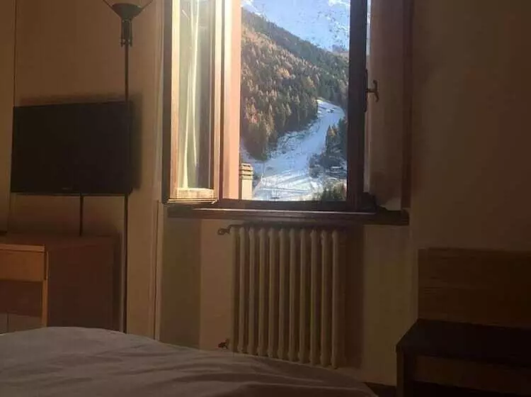 ホテル Adamello
