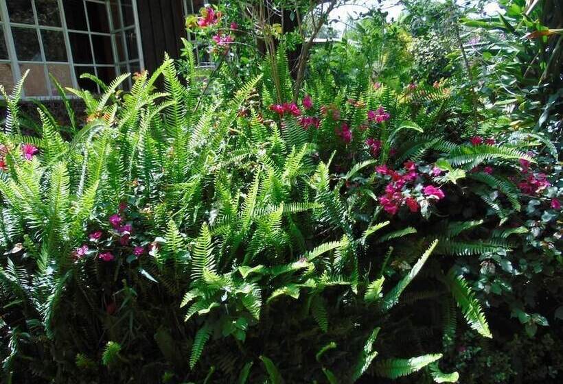 هتل Naro Moru River Lodge