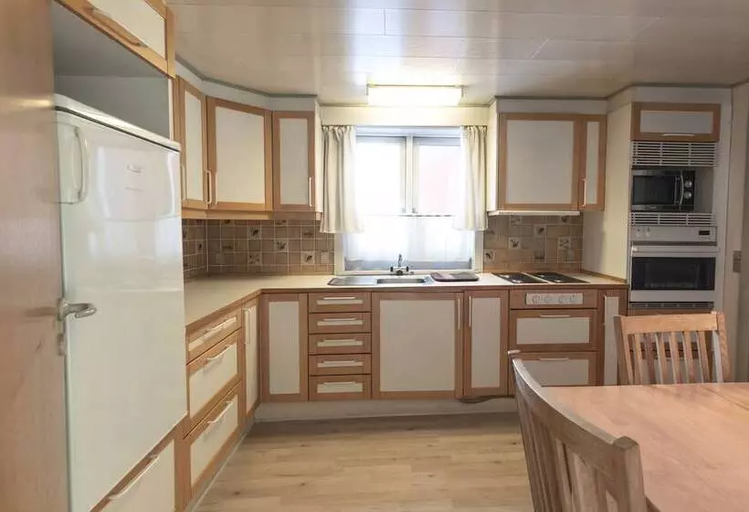 پانسیون Ittoqqortoormiit Guesthouse