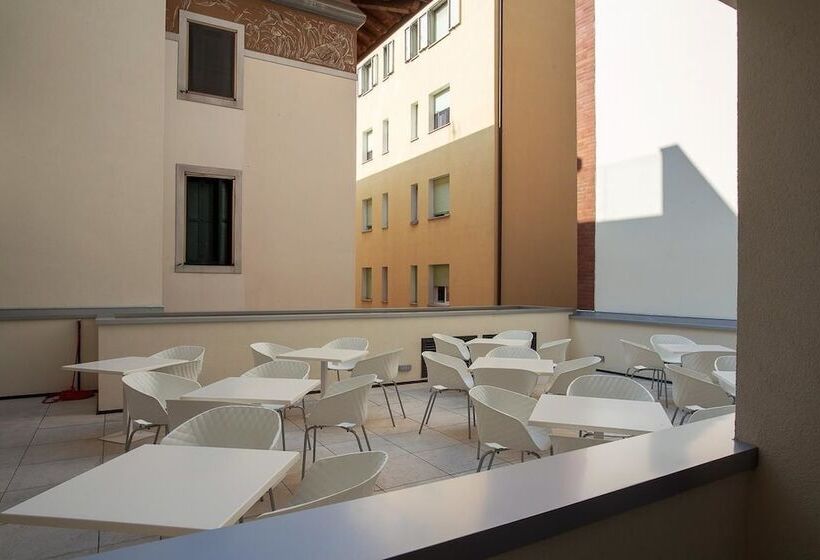 اقامتگاه Aparthotel Miramare