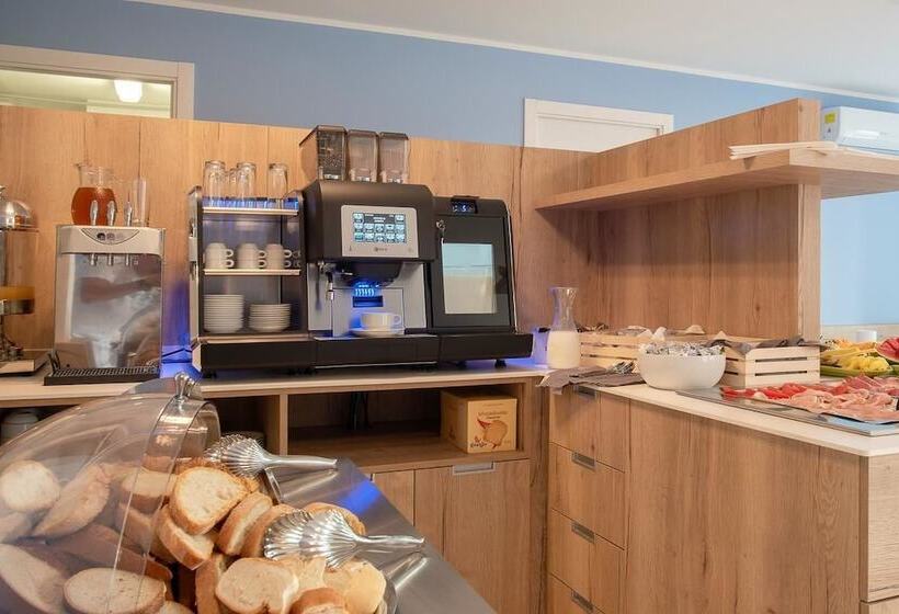 اقامتگاه Aparthotel Miramare