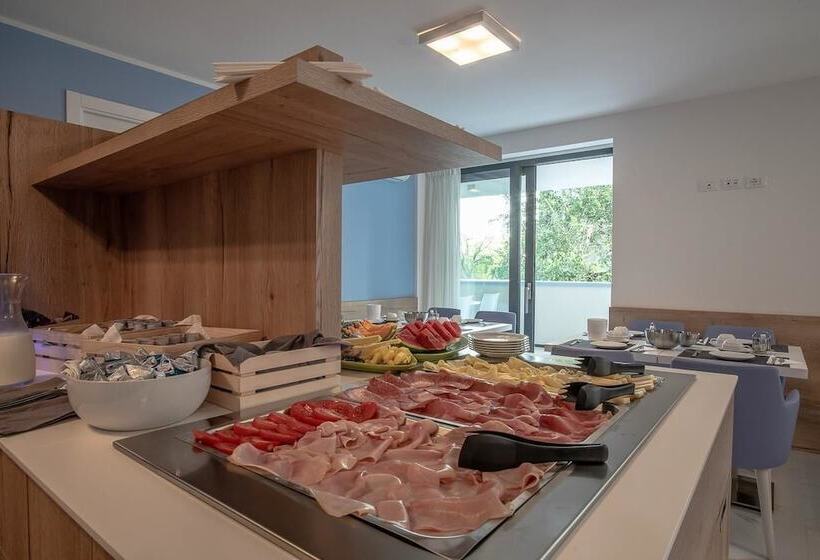 اقامتگاه Aparthotel Miramare