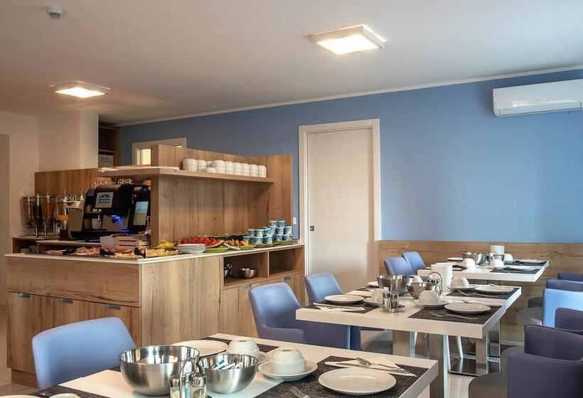 اقامتگاه Aparthotel Miramare