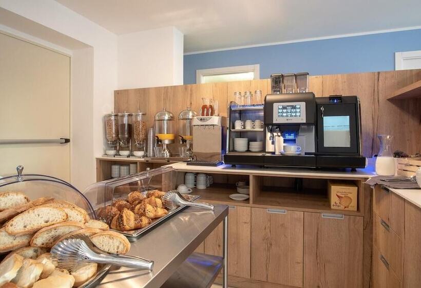 اقامتگاه Aparthotel Miramare