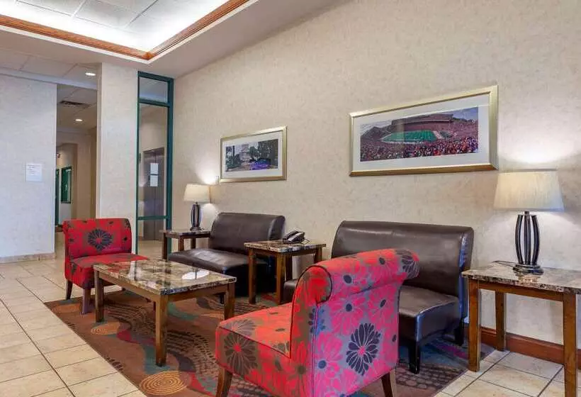 هتل Clarion Suites At The Alliant Energy Center