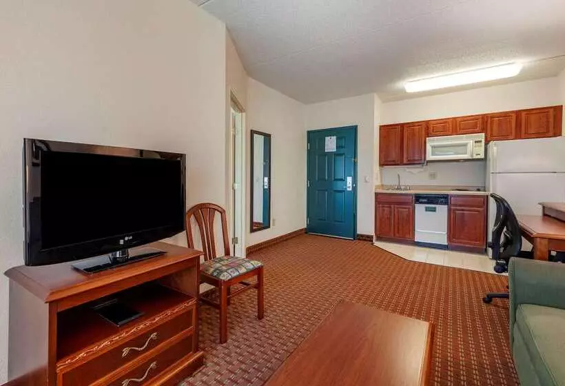 هتل Clarion Suites At The Alliant Energy Center