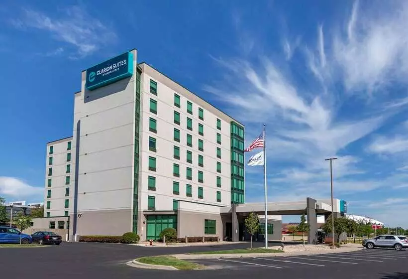 هتل Clarion Suites At The Alliant Energy Center